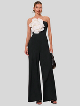 MONO ELEGANTE SIN HOMBROS CON FLOR